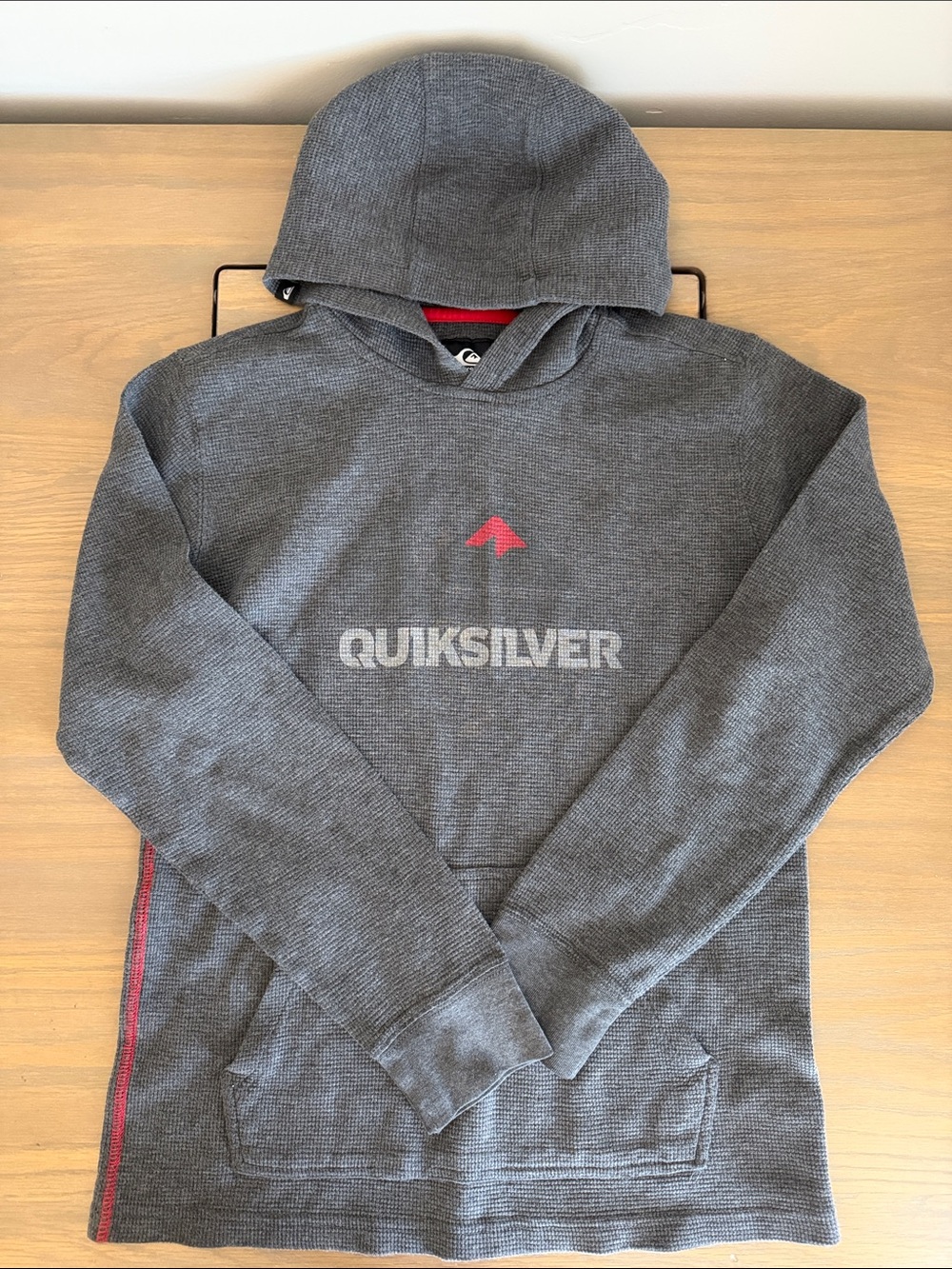 Quiksilver Gray Hooded Pullover with Red Logo Accent Boys Large 14/16